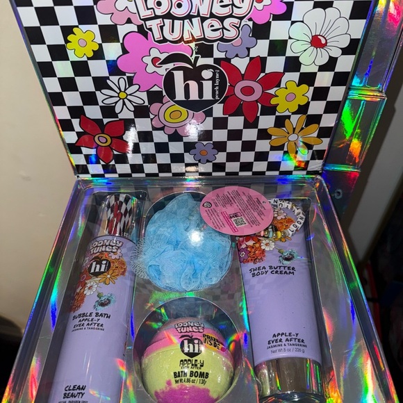 Looney Tunes Suds & Soak Set - Picture 2 of 2
